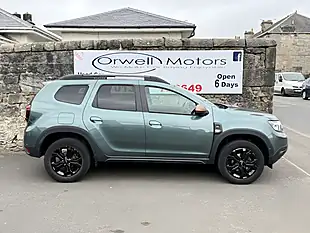 Used 2024 Dacia Duster Extreme Green - Interior and Exterior details 3