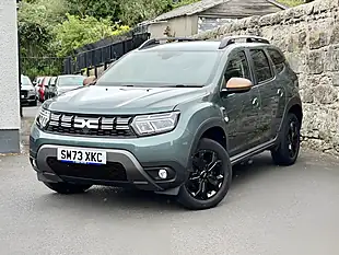 Used 2024 Dacia Duster Extreme Green - Interior and Exterior details 4