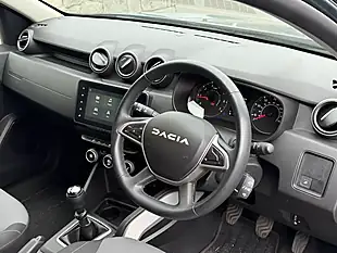 Used 2024 Dacia Duster Extreme Green - Interior and Exterior details 6