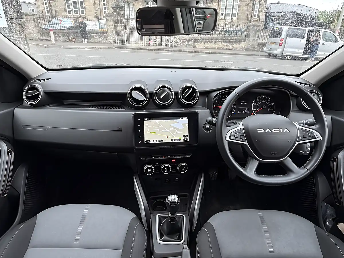 Used 2024 Dacia Duster Extreme Green - Interior and Exterior details 8