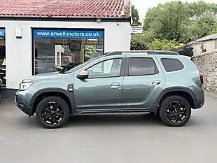 Used 2024 Dacia Duster Extreme Green - Interior and Exterior details 9