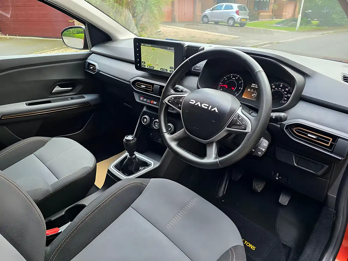 Used 2024 Dacia Jogger Extreme Brown - Interior and Exterior details 10