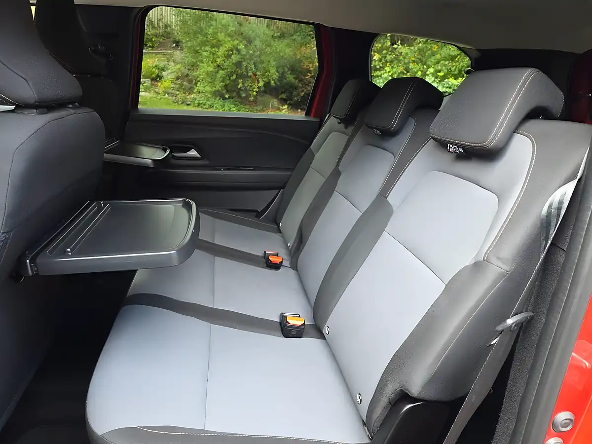 Used 2024 Dacia Jogger Extreme Brown - Interior and Exterior details 11