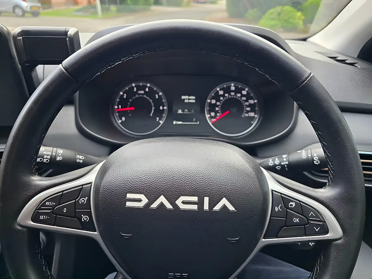 Used 2024 Dacia Jogger Extreme Brown - Interior and Exterior details 18
