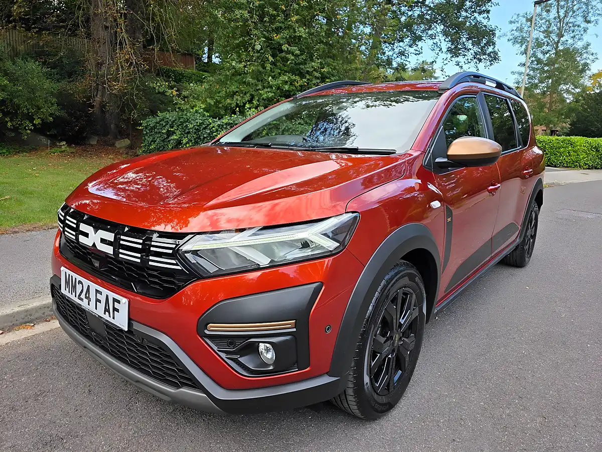Used 2024 Dacia Jogger Extreme Brown - Interior and Exterior details 2