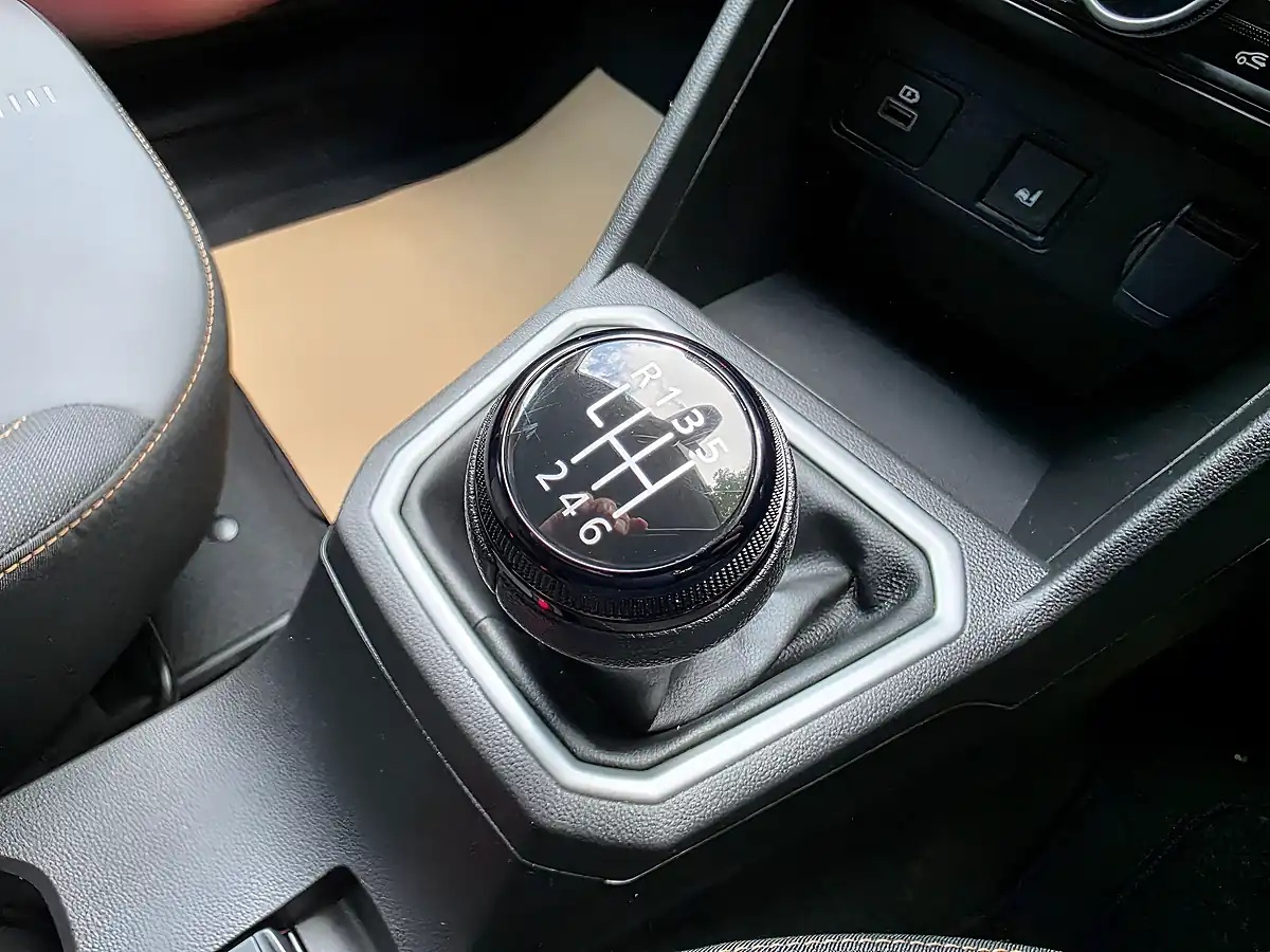 Used 2024 Dacia Jogger Extreme Brown - Interior and Exterior details 20