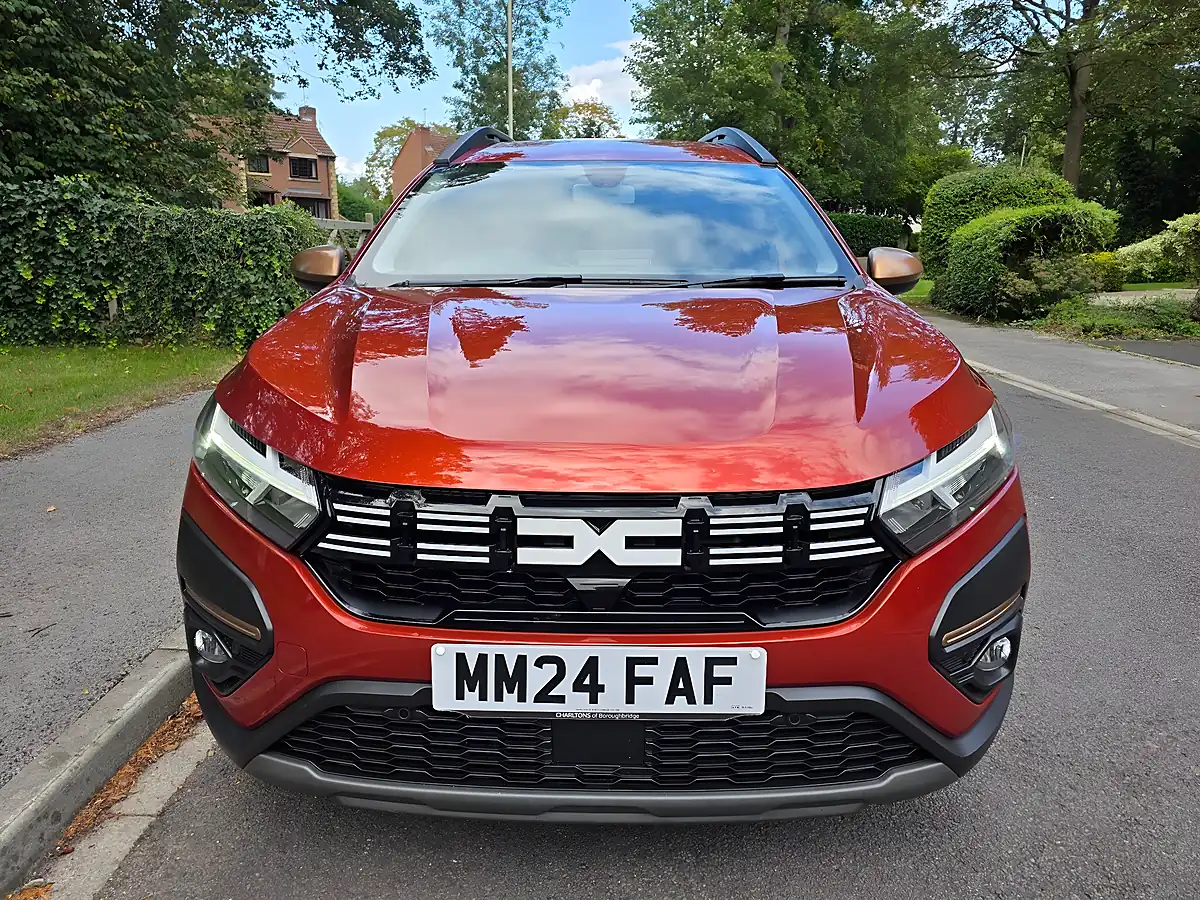 Used 2024 Dacia Jogger Extreme Brown - Interior and Exterior details 3