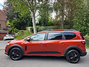 Used 2024 Dacia Jogger Extreme Brown - Interior and Exterior details 6
