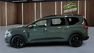 Used 2024 Dacia Jogger Extreme Green - Interior and Exterior details 11