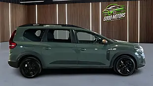 Used 2024 Dacia Jogger Extreme Green - Interior and Exterior details 5