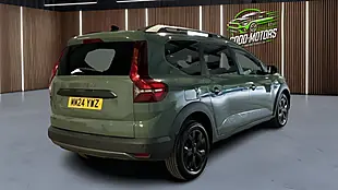 Used 2024 Dacia Jogger Extreme Green - Interior and Exterior details 7