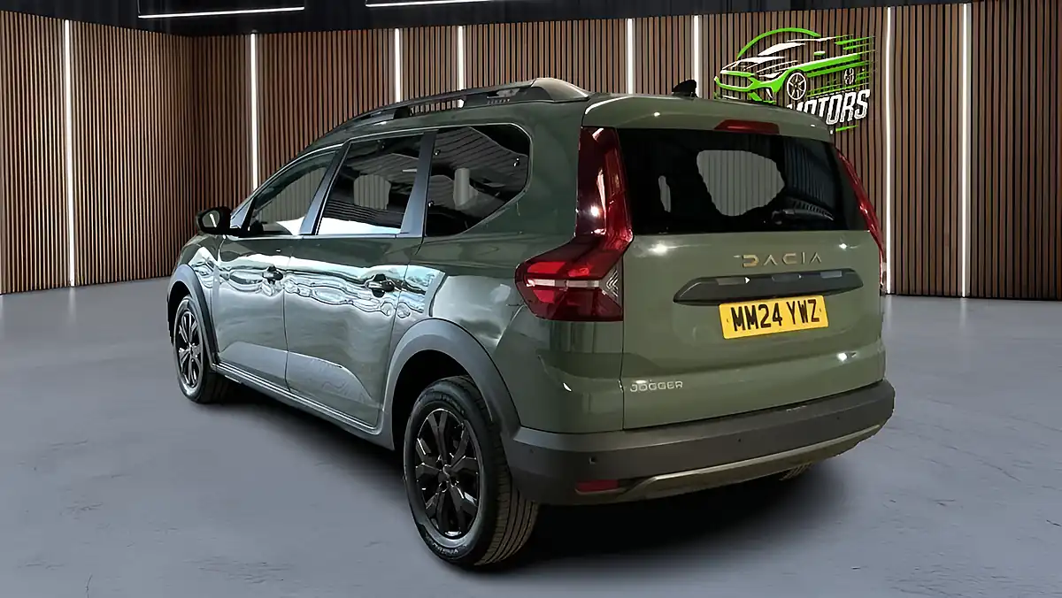 Used 2024 Dacia Jogger Extreme Green - Interior and Exterior details 9
