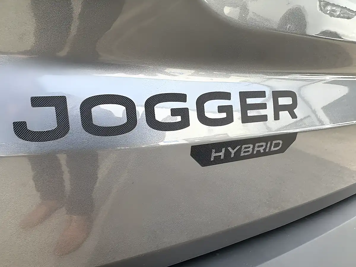 Used 2024 Dacia Jogger Extreme Shadow Grey - Interior and Exterior details 11
