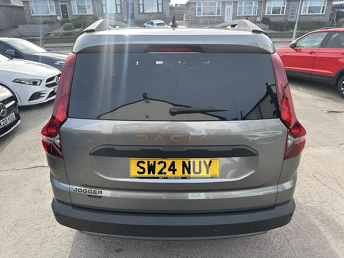 Used 2024 Dacia Jogger Extreme Shadow Grey - Interior and Exterior details 13
