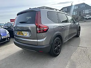 Used 2024 Dacia Jogger Extreme Shadow Grey - Interior and Exterior details 18
