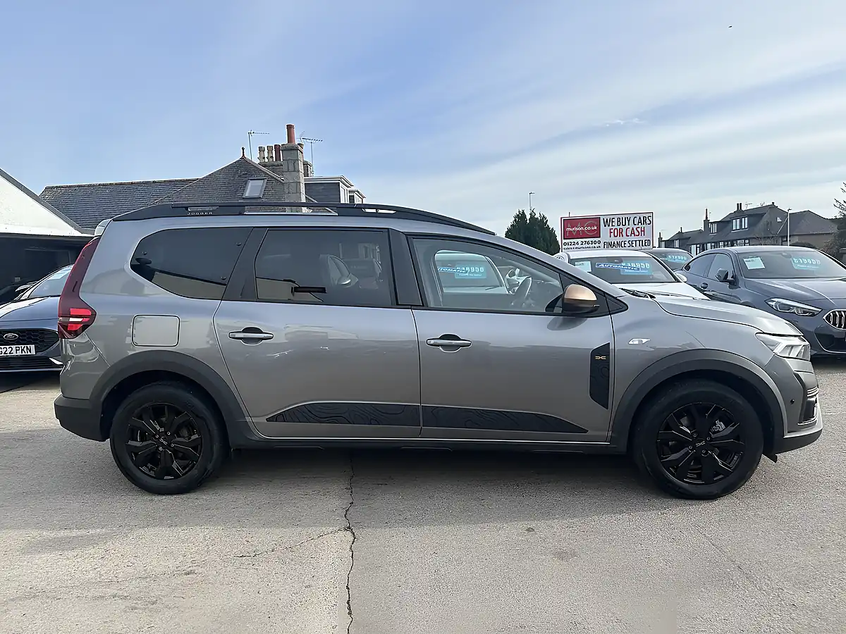 Used 2024 Dacia Jogger Extreme Shadow Grey - Interior and Exterior details 3