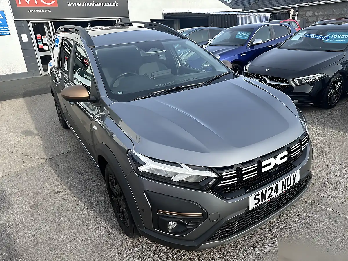 Used 2024 Dacia Jogger Extreme Shadow Grey - Interior and Exterior details 4