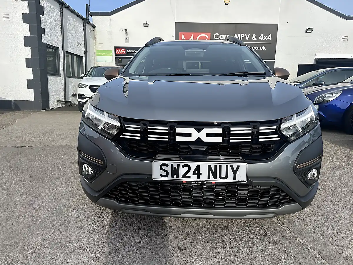 Used 2024 Dacia Jogger Extreme Shadow Grey - Interior and Exterior details 6
