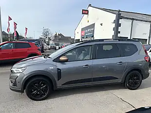 Used 2024 Dacia Jogger Extreme Shadow Grey - Interior and Exterior details 8