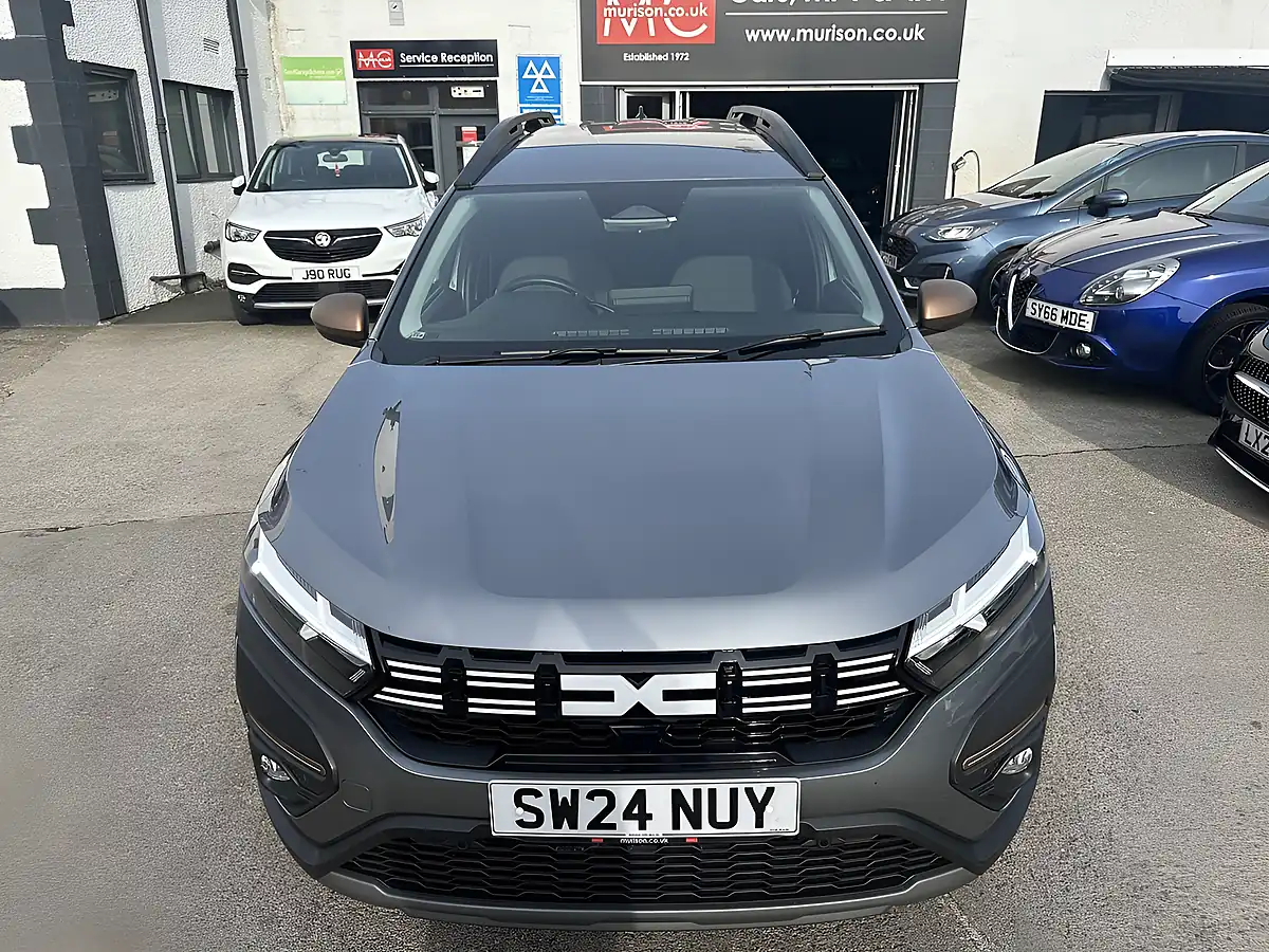 Used 2024 Dacia Jogger Extreme Shadow Grey - Interior and Exterior details 9