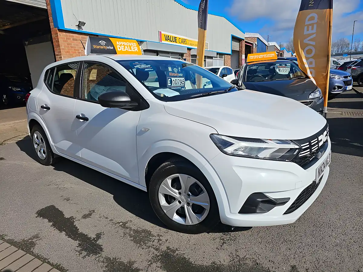 Used 2024 Dacia Sandero Essential Glacier White - Front View