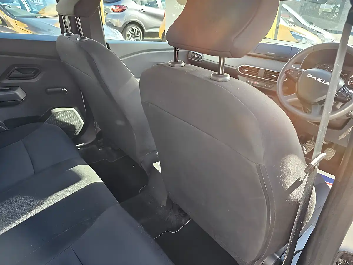 Used 2024 Dacia Sandero Essential Glacier White - Interior and Exterior details 10