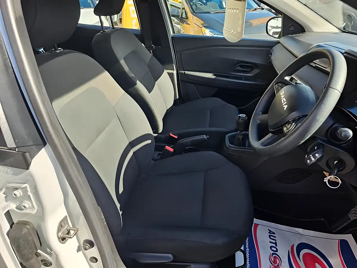 Used 2024 Dacia Sandero Essential Glacier White - Interior and Exterior details 6