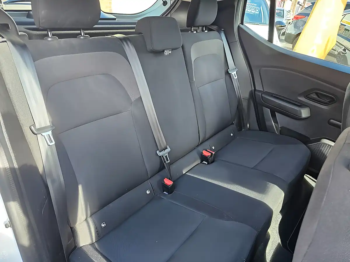 Used 2024 Dacia Sandero Essential Glacier White - Interior and Exterior details 9