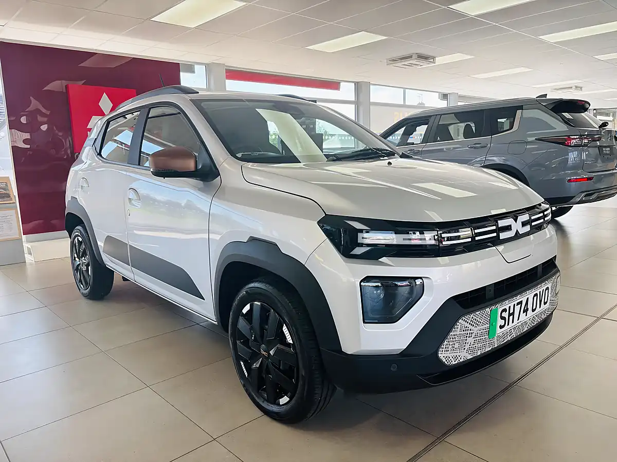 Used 2024 Dacia Spring Extreme Grey - Front View