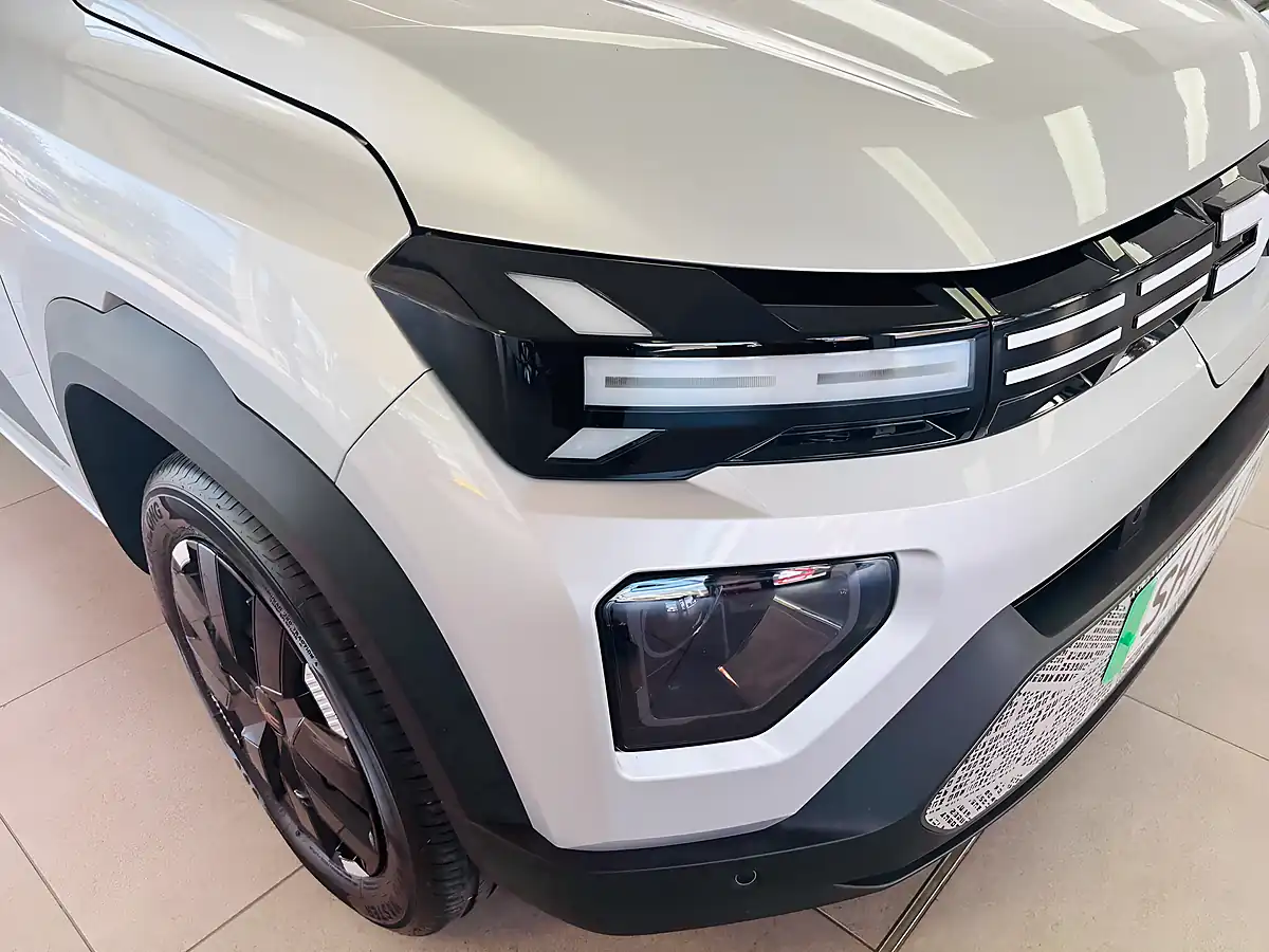 Used 2024 Dacia Spring Extreme Grey - Interior and Exterior details 11