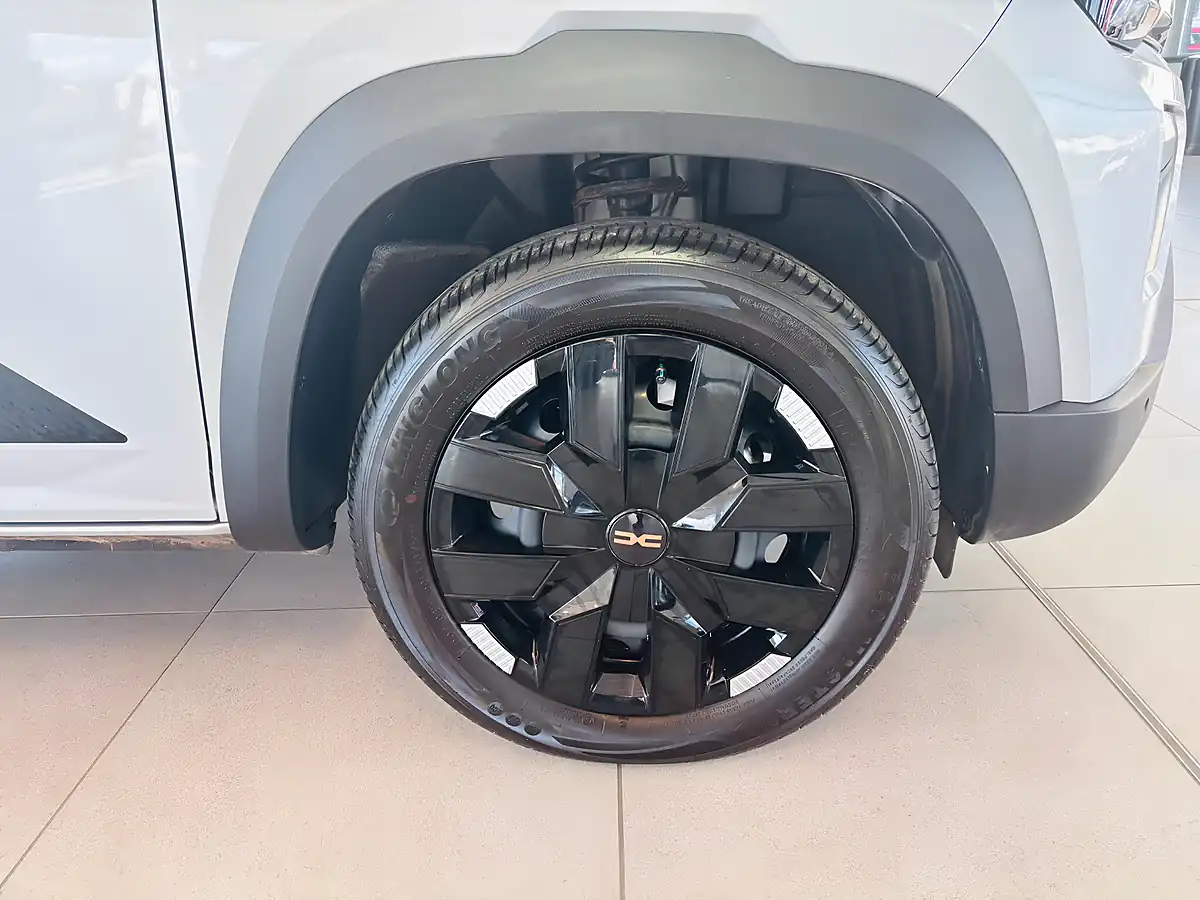 Used 2024 Dacia Spring Extreme Grey - Interior and Exterior details 12