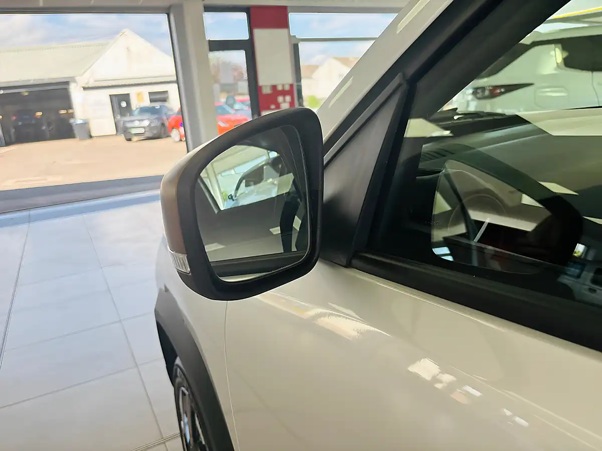 Used 2024 Dacia Spring Extreme Grey - Interior and Exterior details 15