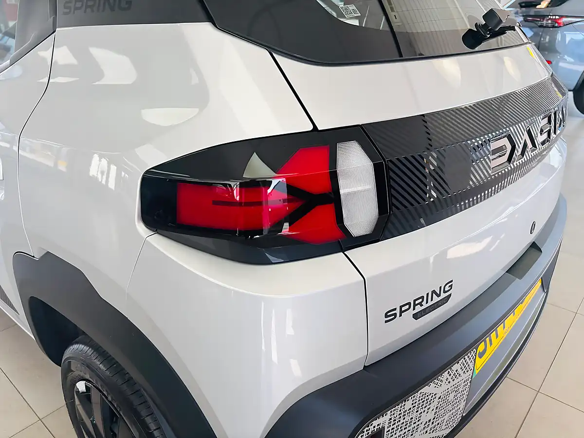 Used 2024 Dacia Spring Extreme Grey - Interior and Exterior details 17