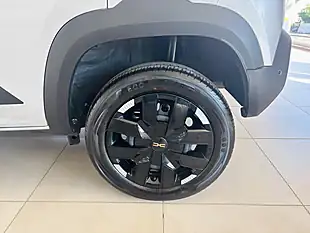 Used 2024 Dacia Spring Extreme Grey - Interior and Exterior details 18