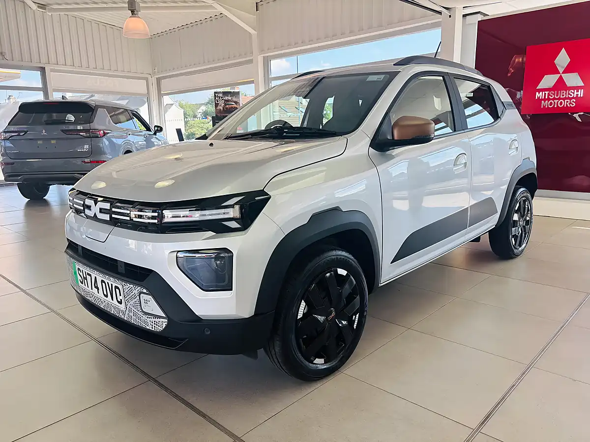 Used 2024 Dacia Spring Extreme Grey - Interior and Exterior details 3