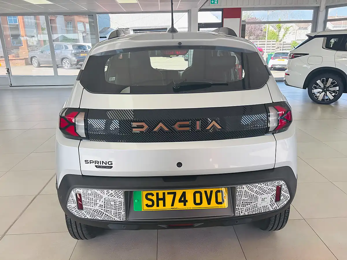 Used 2024 Dacia Spring Extreme Grey - Interior and Exterior details 4
