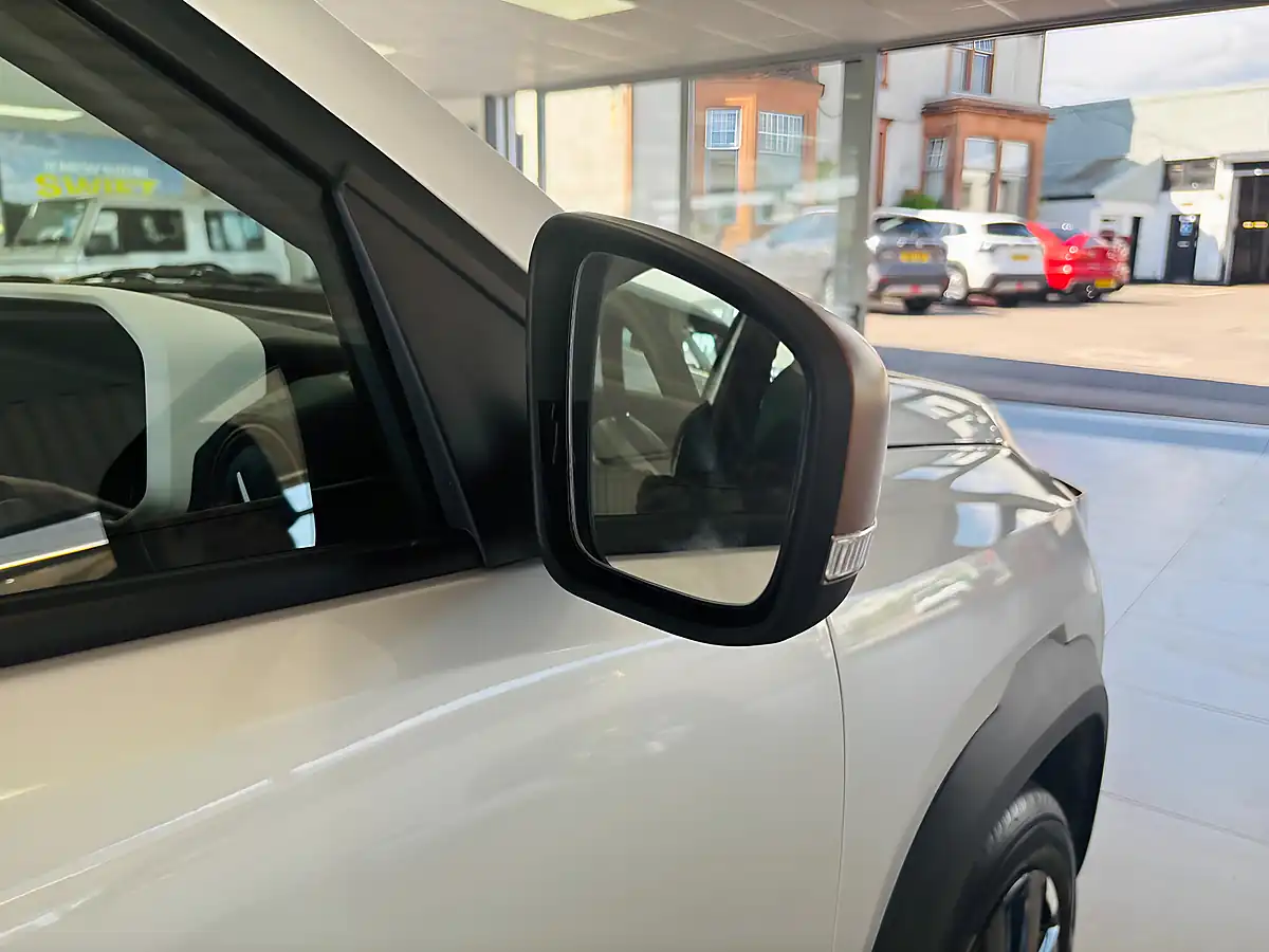 Used 2024 Dacia Spring Extreme Grey - Interior and Exterior details 7