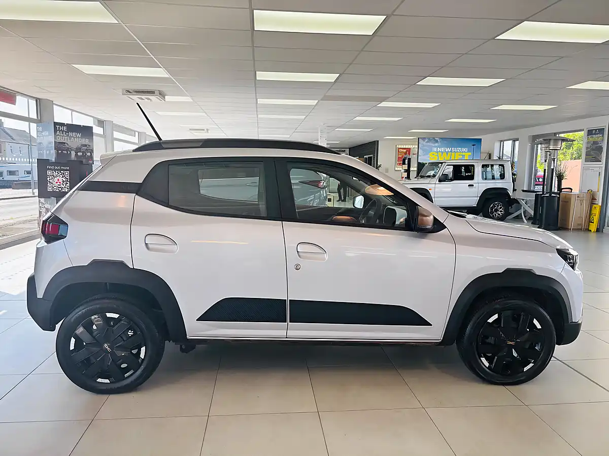 Used 2024 Dacia Spring Extreme Grey - Interior and Exterior details 8