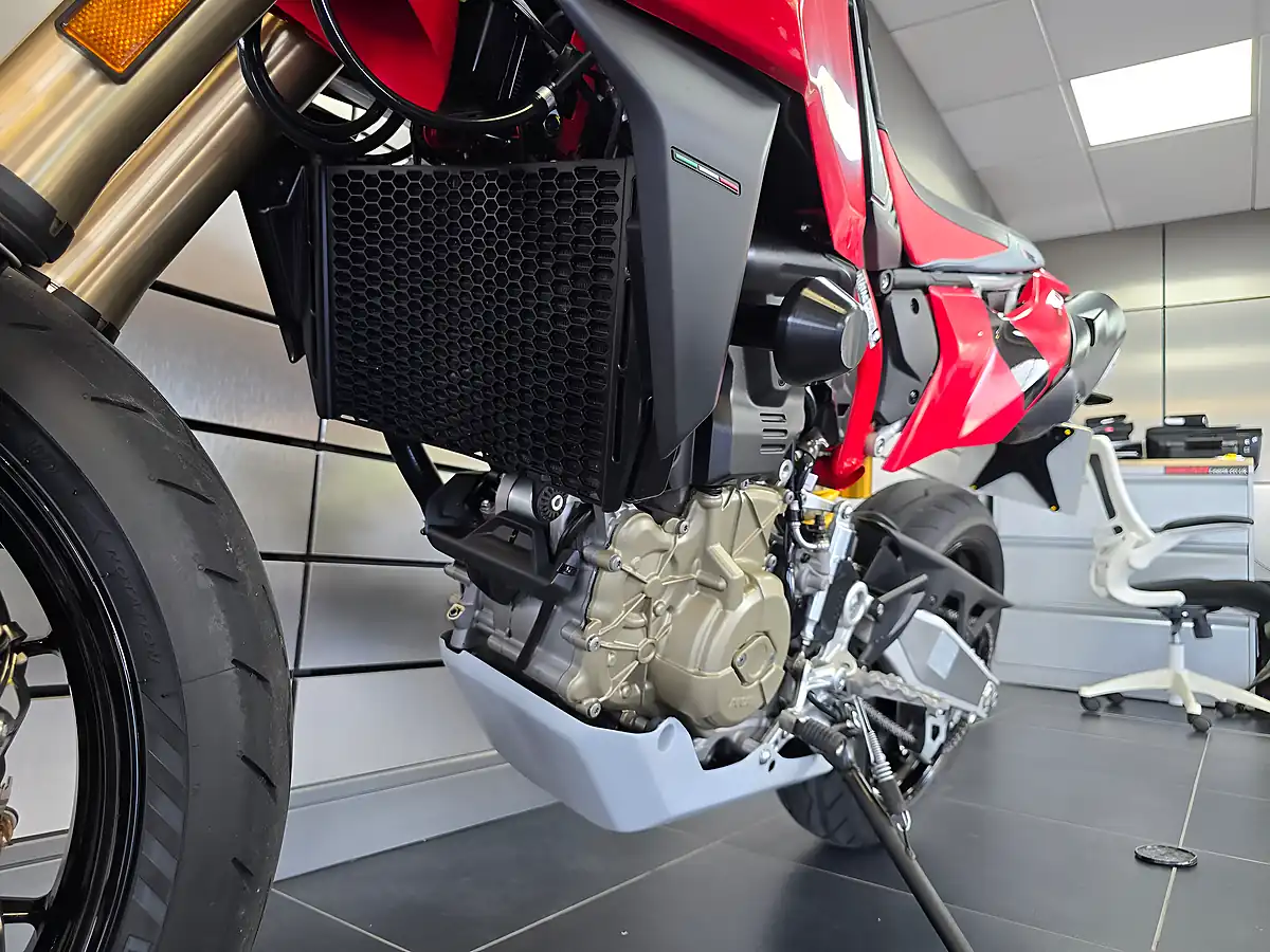 Used 2024 Ducati Hypermotard 698 Mono Red - Interior and Exterior details 19