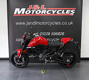 Used 2024 Ducati Monster Plus Red - Interior and Exterior details 6