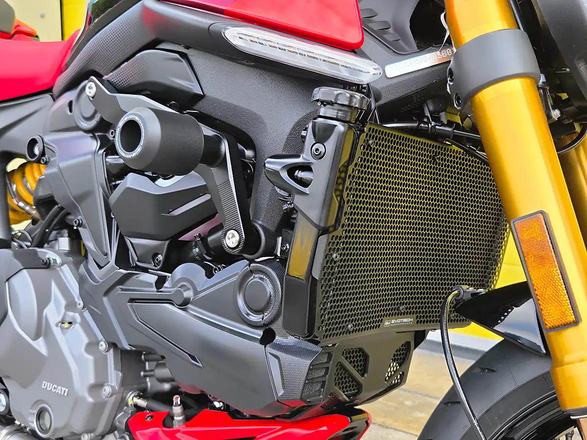 Used 2024 Ducati Monster Sp Black - Interior and Exterior details 12