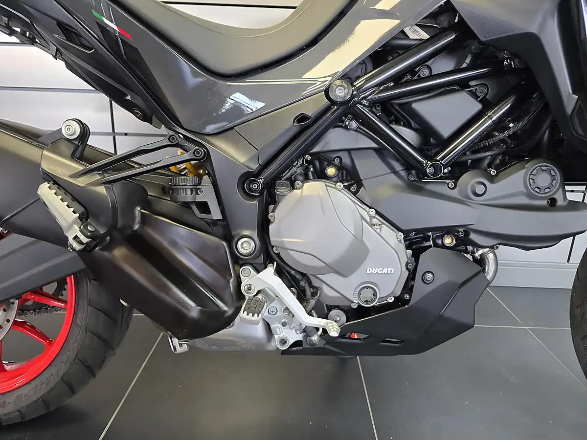 Used 2024 Ducati Multistrada V2 S Multi-Coloured - Interior and Exterior details 6