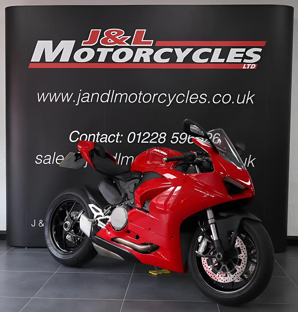 Used 2024 Ducati Panigale V2 Red - Interior and Exterior details 3