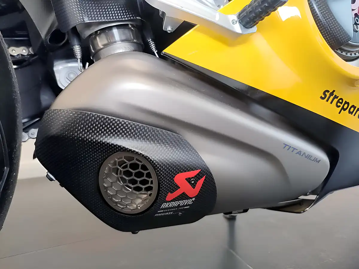 Used 2024 Ducati Panigale V4 Bagnaia 2023 World Champion Replica Giallo Ducati - Interior and Exterior details 10