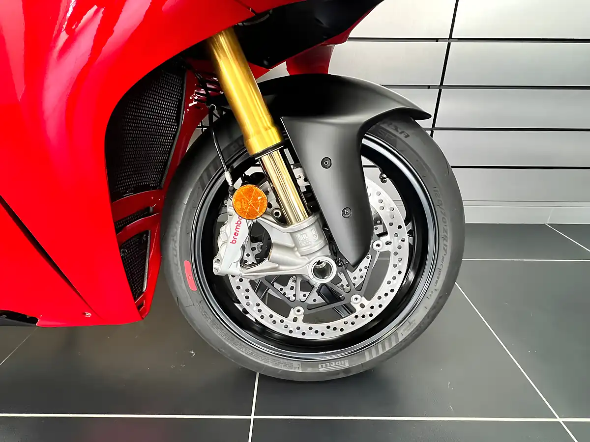 Used 2024 Ducati Panigale V4 S Red - Interior and Exterior details 14