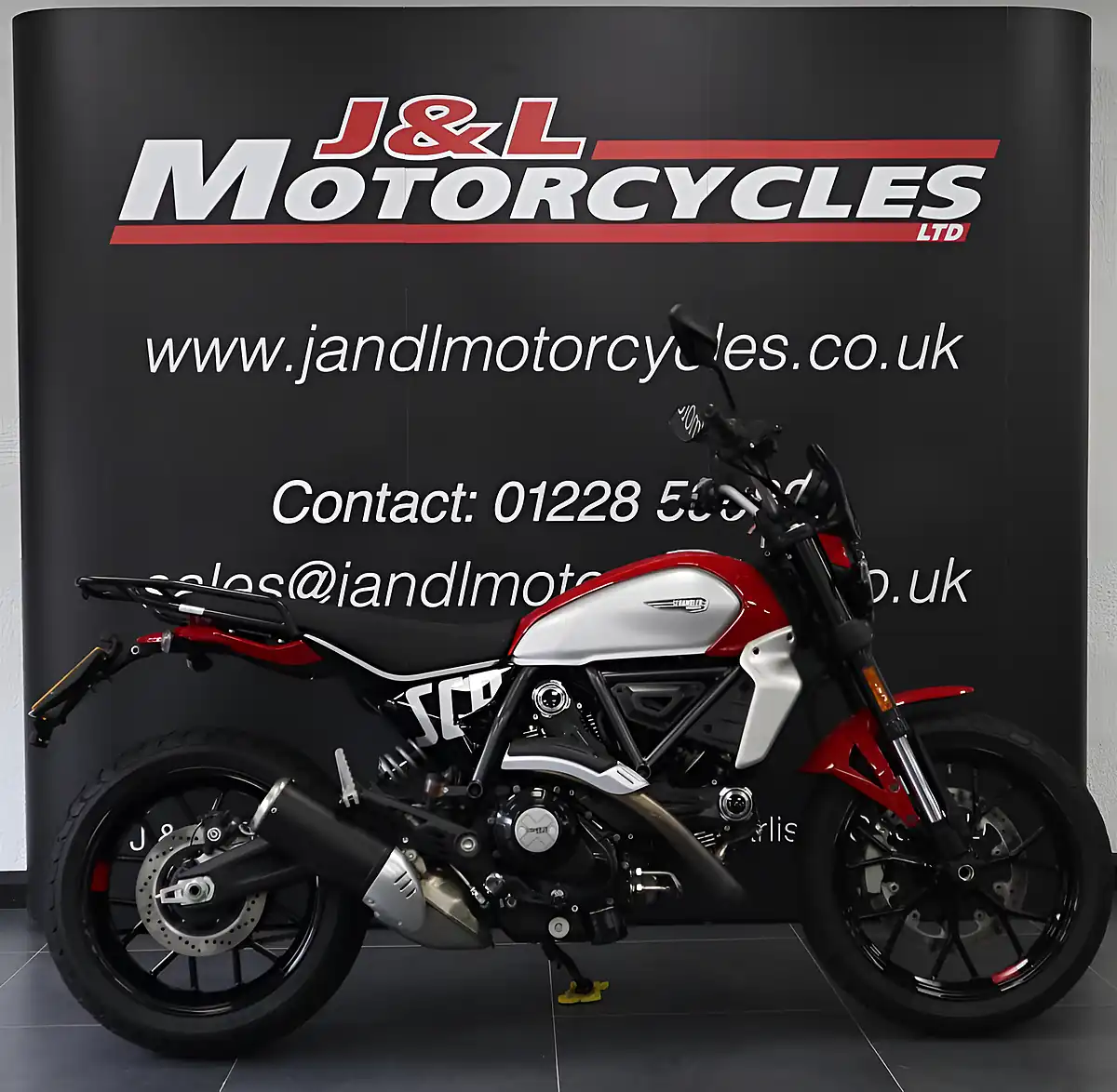 Used 2024 Ducati Scrambler Icon Red Red - Front View
