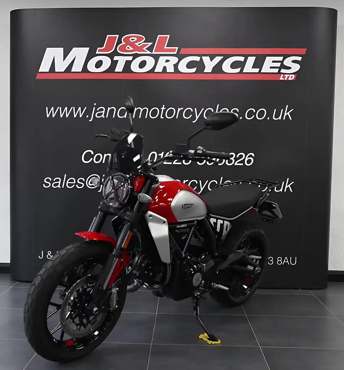 Used 2024 Ducati Scrambler Icon Red Red - Interior and Exterior details 5