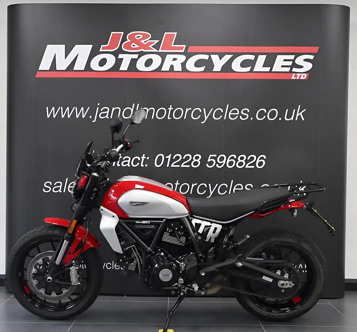 Used 2024 Ducati Scrambler Icon Red Red - Interior and Exterior details 6