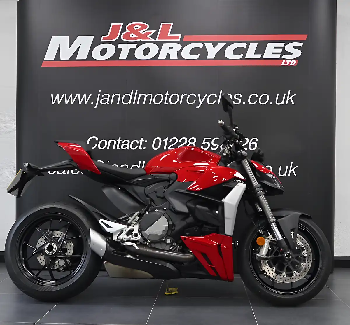 Used 2024 Ducati Streetfighter V2 Red - Front View