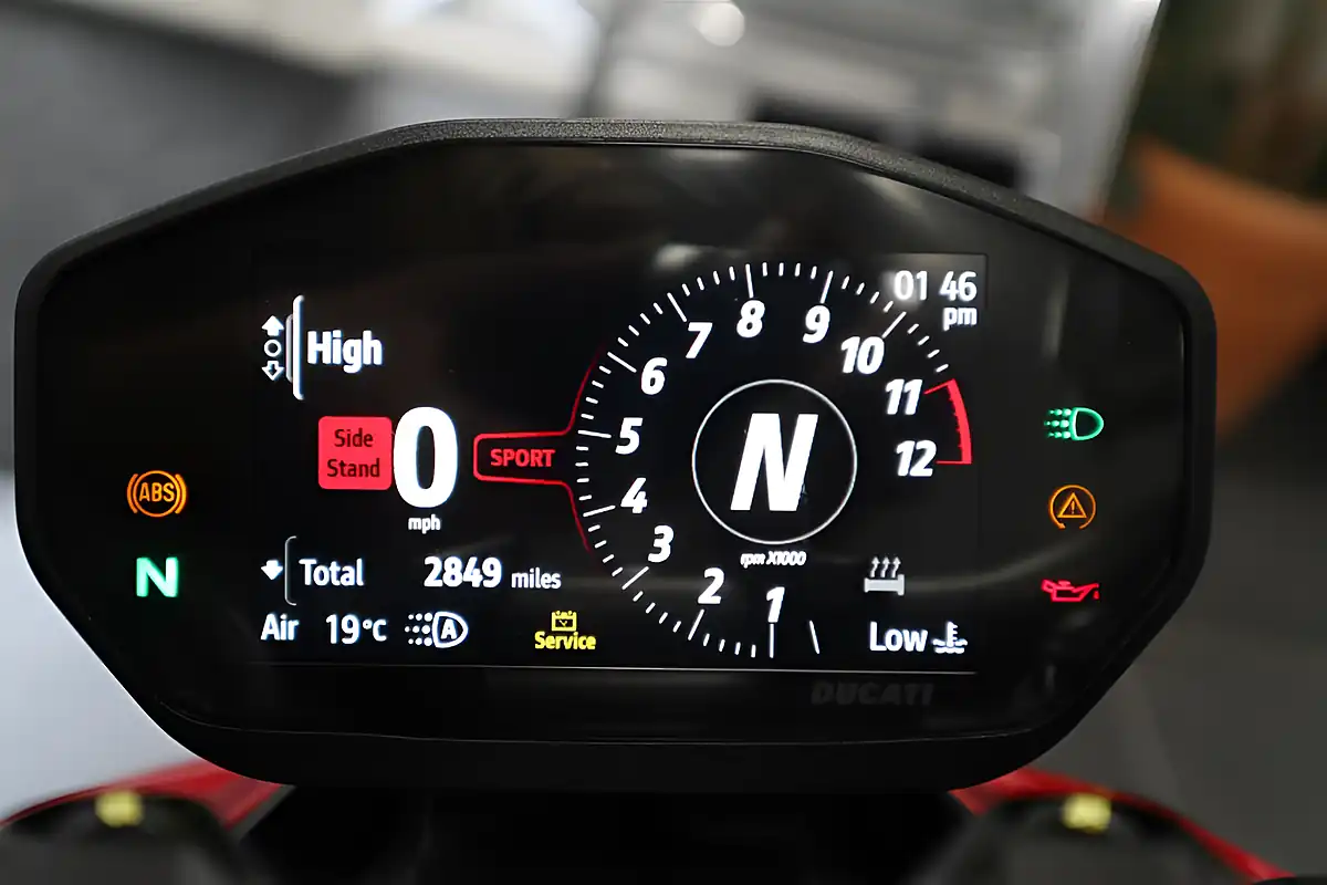 Used 2024 Ducati Streetfighter V2 Red - Interior and Exterior details 13